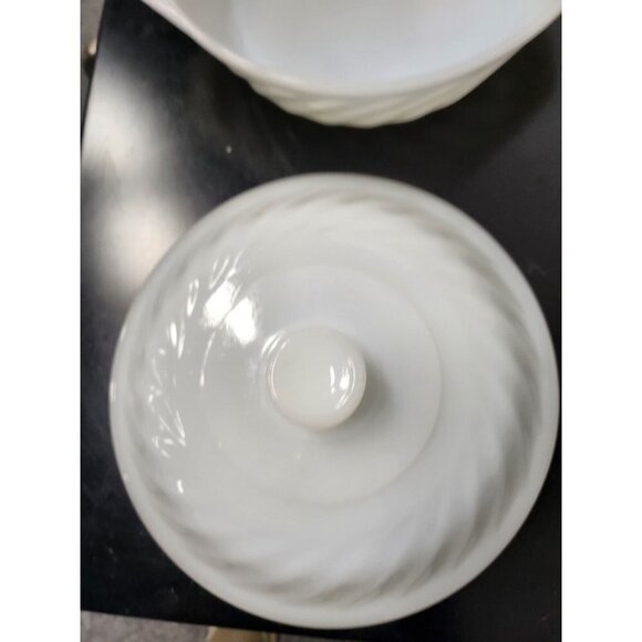 VTG Anchor Hocking Fire King Milk Glass 1.5 qt Lidded Casserole Dish Ovenware - Picture 3 of 9